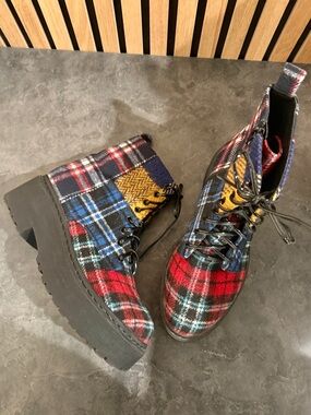 Jeffrey Campbell Multicolor
Plaid Side Zip Lace Up Combat
Platform Boots Size